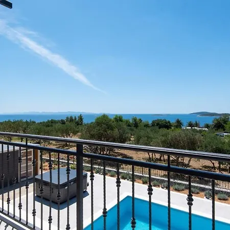 Maslina 4*