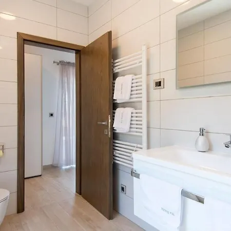 Maslina Guest house 4*