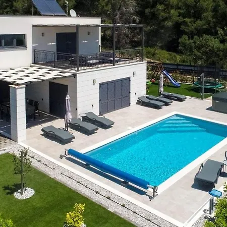 Maslina 4*